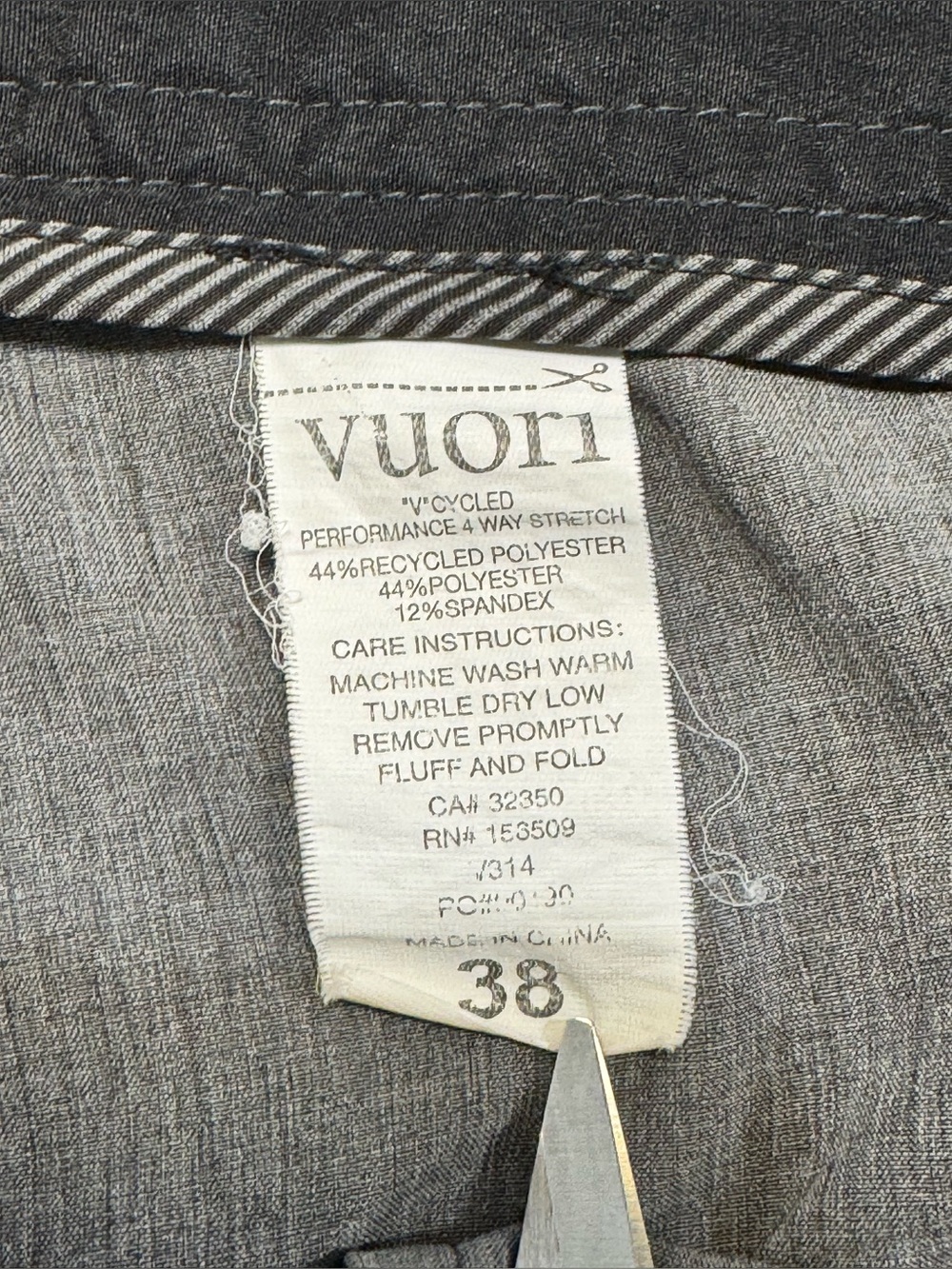 Vuori Board Shorts Mens Size 38 Swim Trunks Red Gray Polka Dot Print - Picture 8 of 12